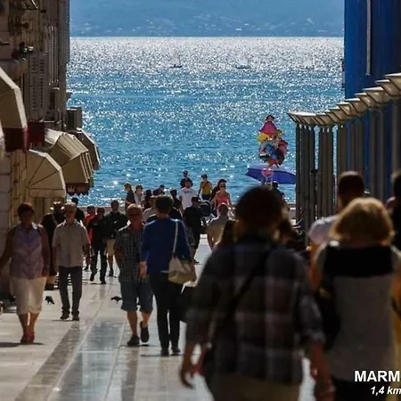 Stanic - Away From ! Lejlighed Split