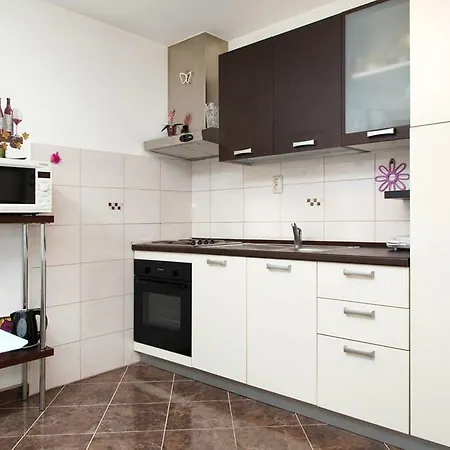 Stanic - Away From ! スプリト